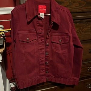 Maroon colored vintage Gloria Vanderbilt denim jacket used but like new.